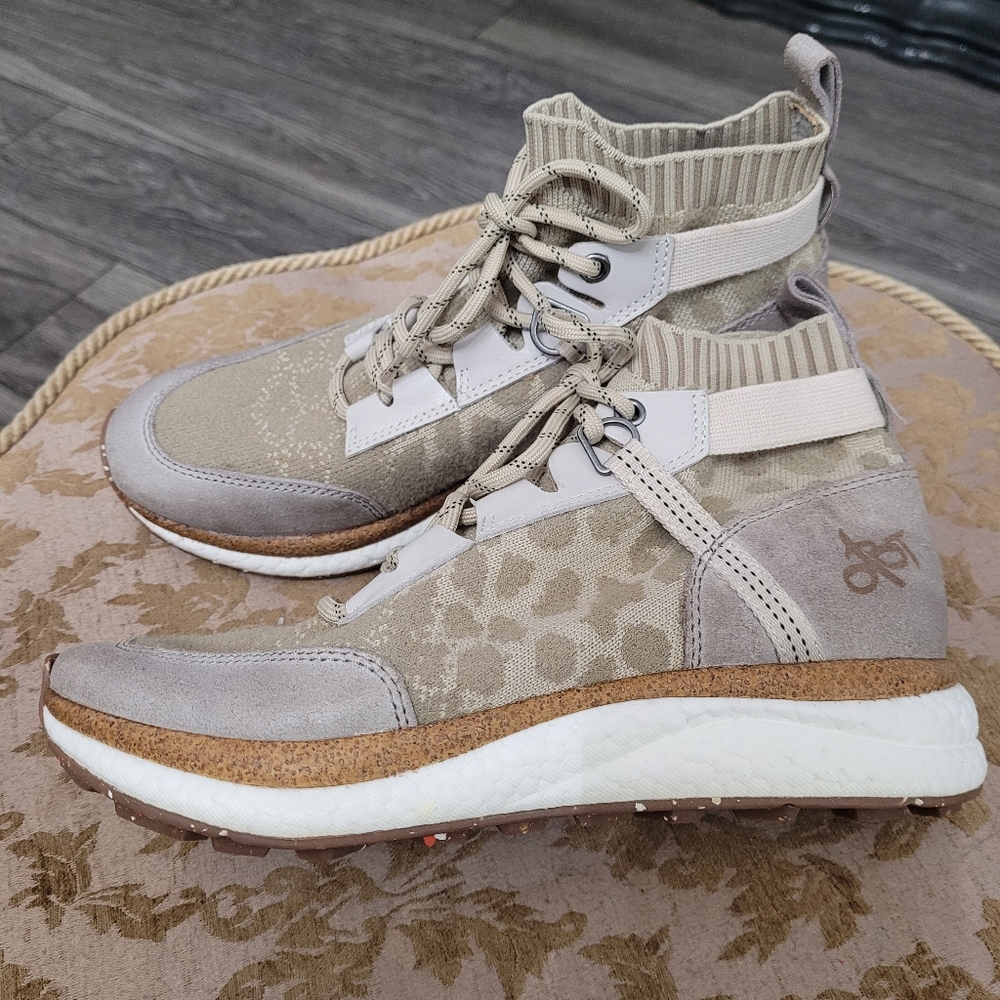 OTBT Hybird in Animal Print High Top Sneakers Size 9